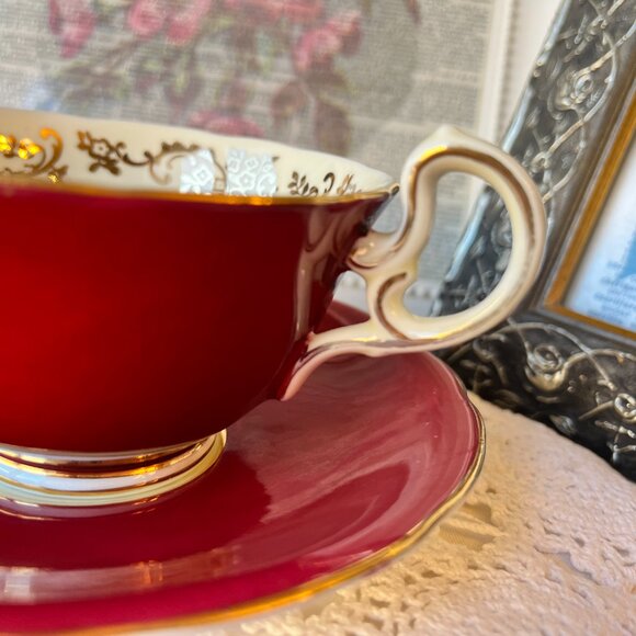 Vintage Red Aysnley Teacup and Saucer with Gold Inlay and Floral Centerpiece - Picture 6 of 10
